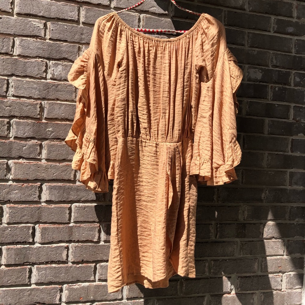 NWOT Selfie Leslie gold off-the-shoulder dress!